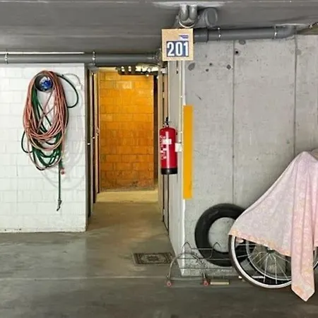 Ruim Met Lift En Gratis Parking アパート シント・イデスバルト